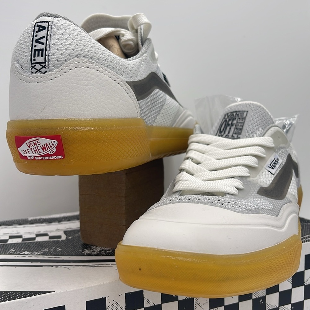 Vans Men’s Ave Knit. White/Gum
VN0005UW9DH
Sneakers - Picture 9 of 16
